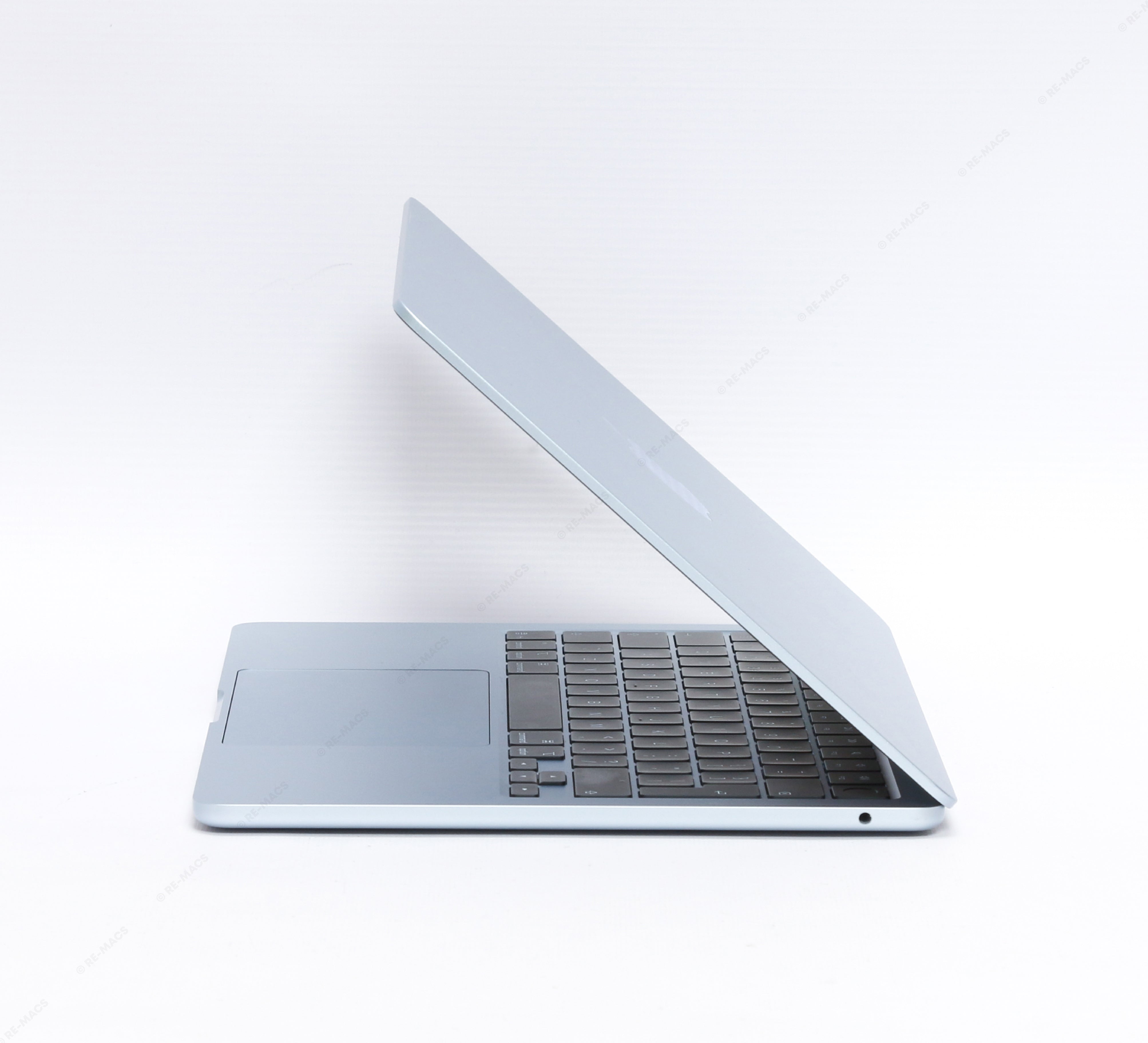Apple Macbook Air 13" (2025) Silicon M4, 16GB RAM, 256GB SSD, Sky Blue - macOS Tahoe Refurbished