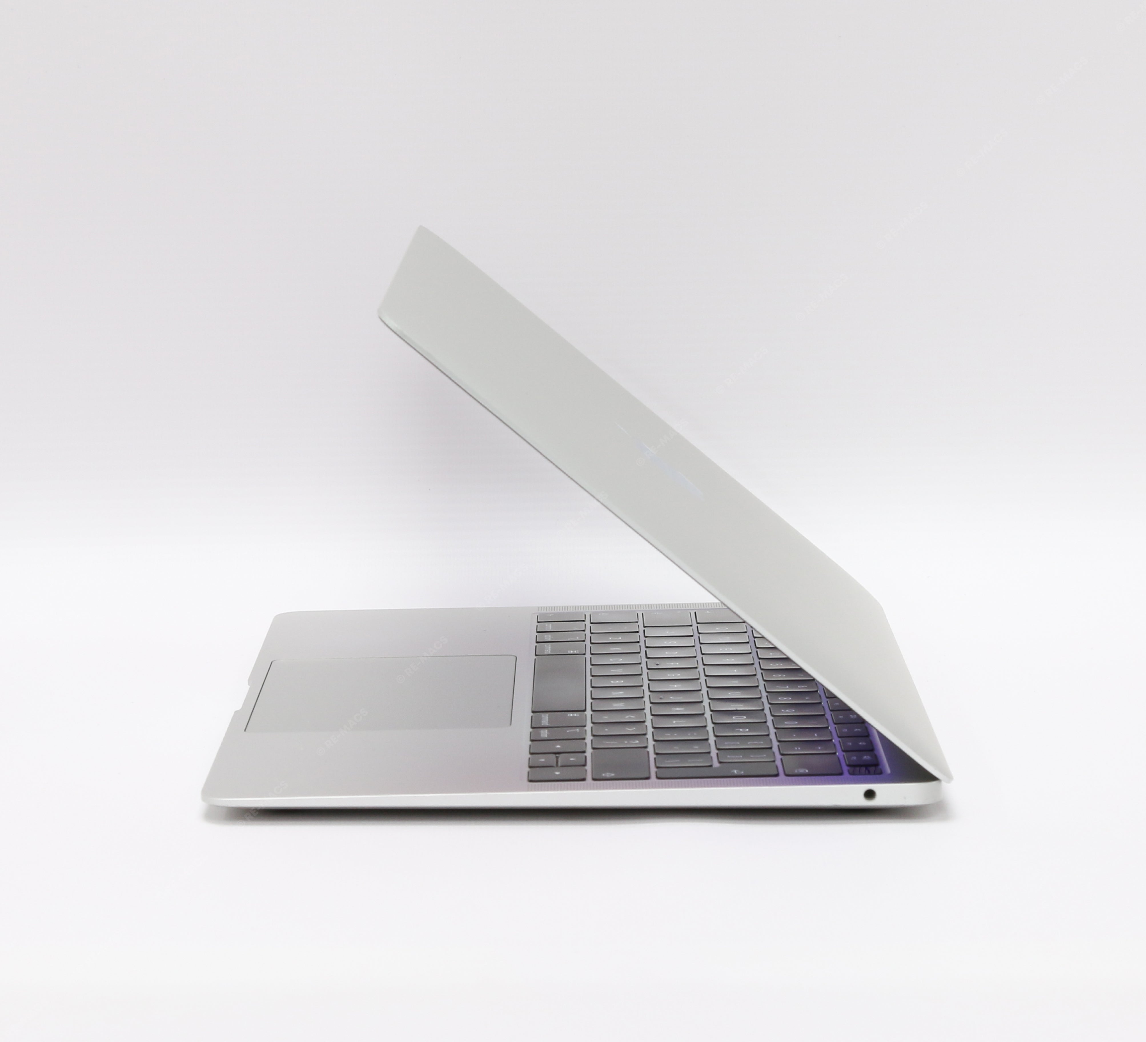 Apple Macbook Air 13" (2020) Intel Core i3 1.1GHz, 16GB RAM, 1TB SSD, Silver - macOS Sequoia Refurbished