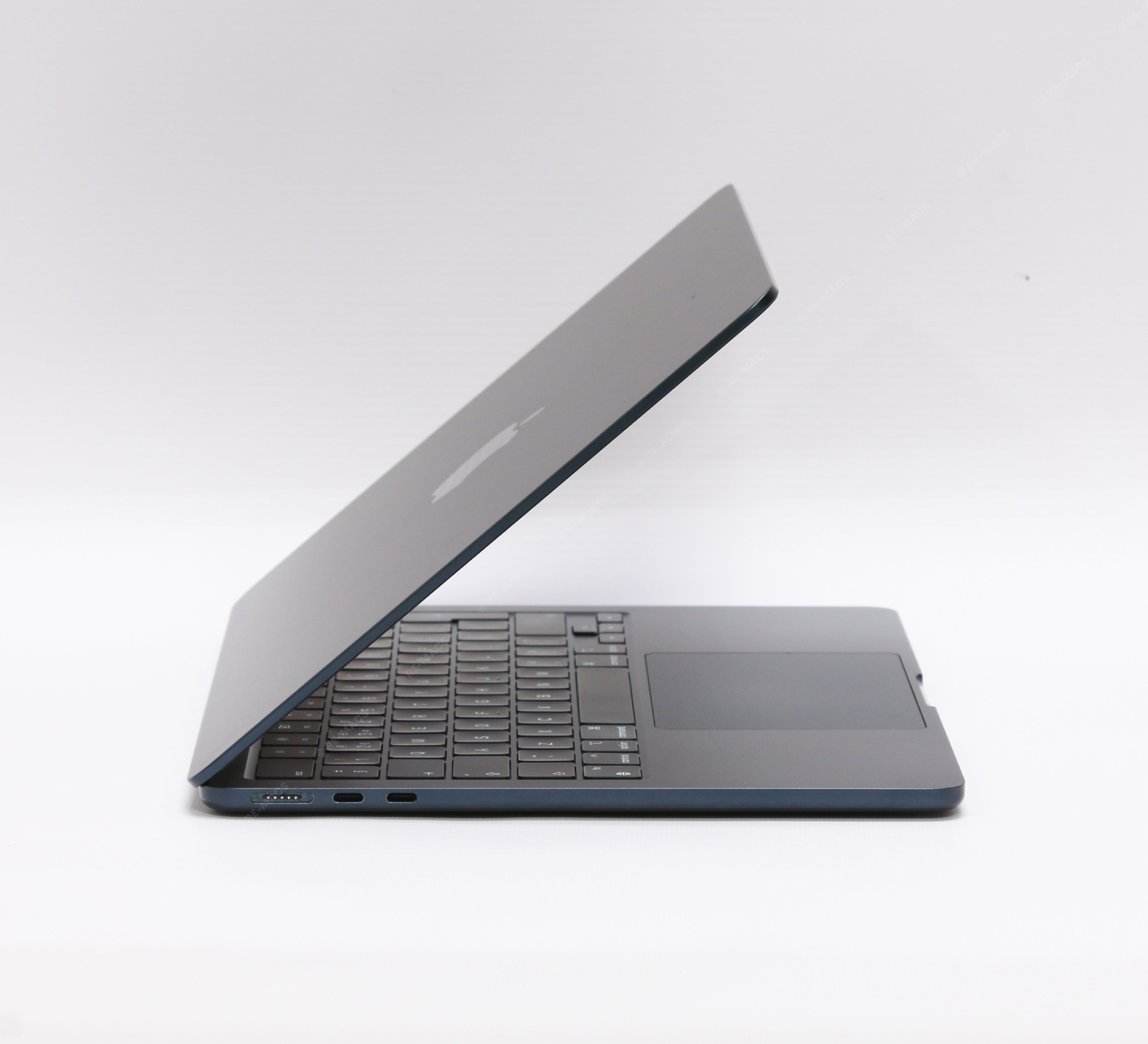 Apple Macbook Air 13" (2022) M2, 24GB RAM, 1TB SSD, Midnight - macOS Tahoe Refurbished