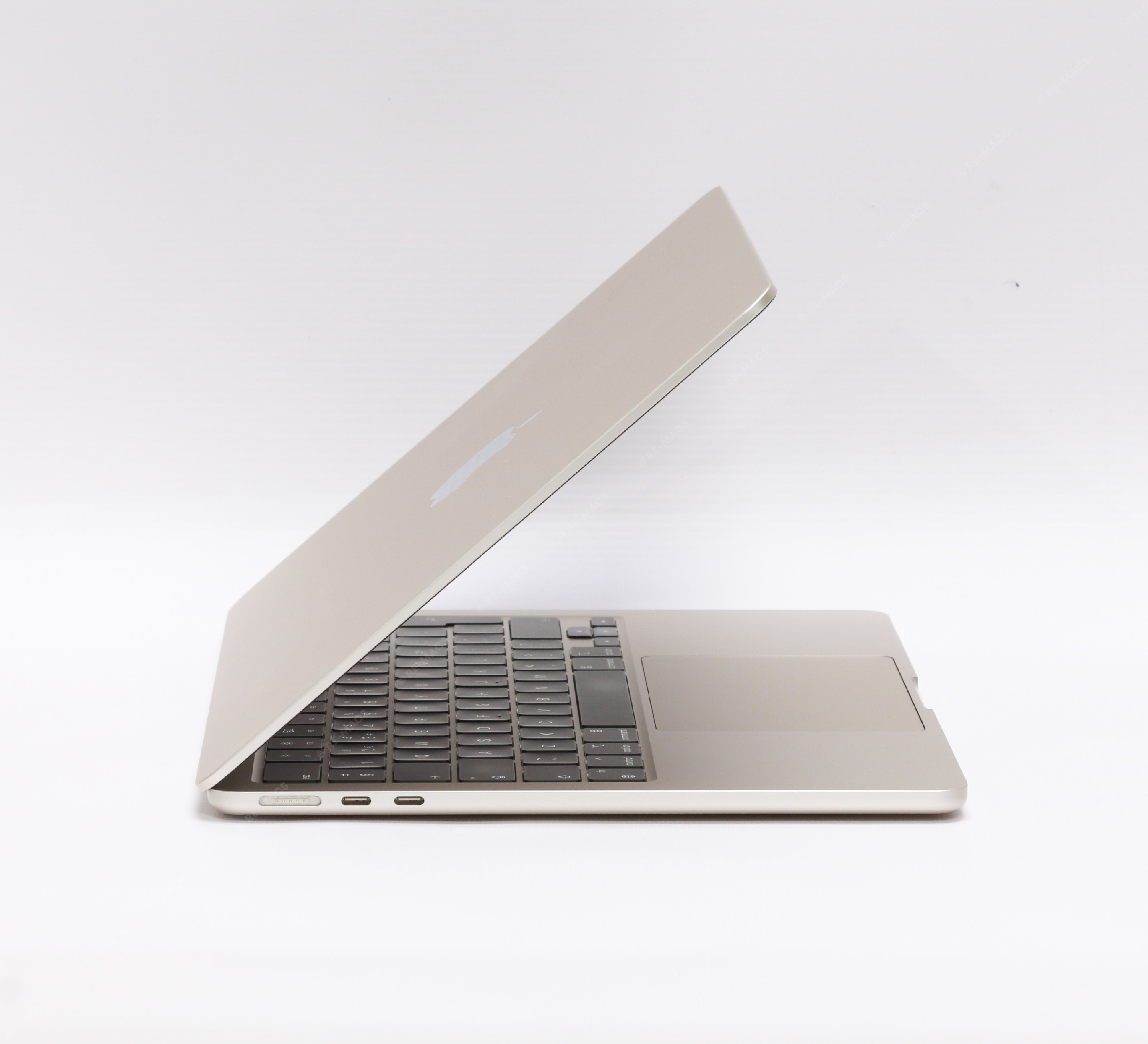 Apple Macbook Air 13" (2024) Silicon M3, 16GB RAM, 256GB SSD, Starlight - macOS Tahoe Refurbished