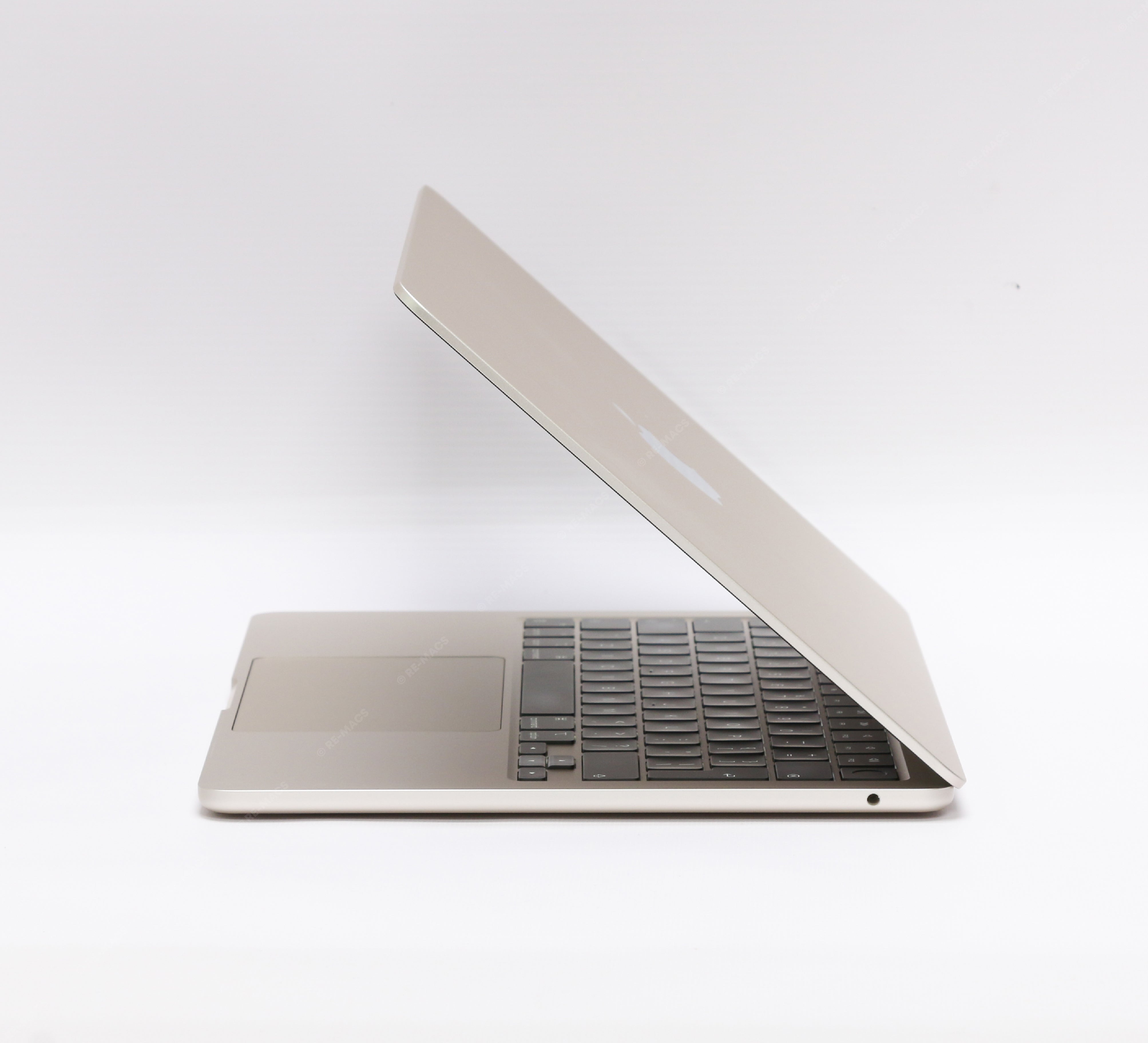 Apple Macbook Air 13" (2024) Silicon M3, 16GB RAM, 256GB SSD, Starlight - macOS Tahoe Refurbished