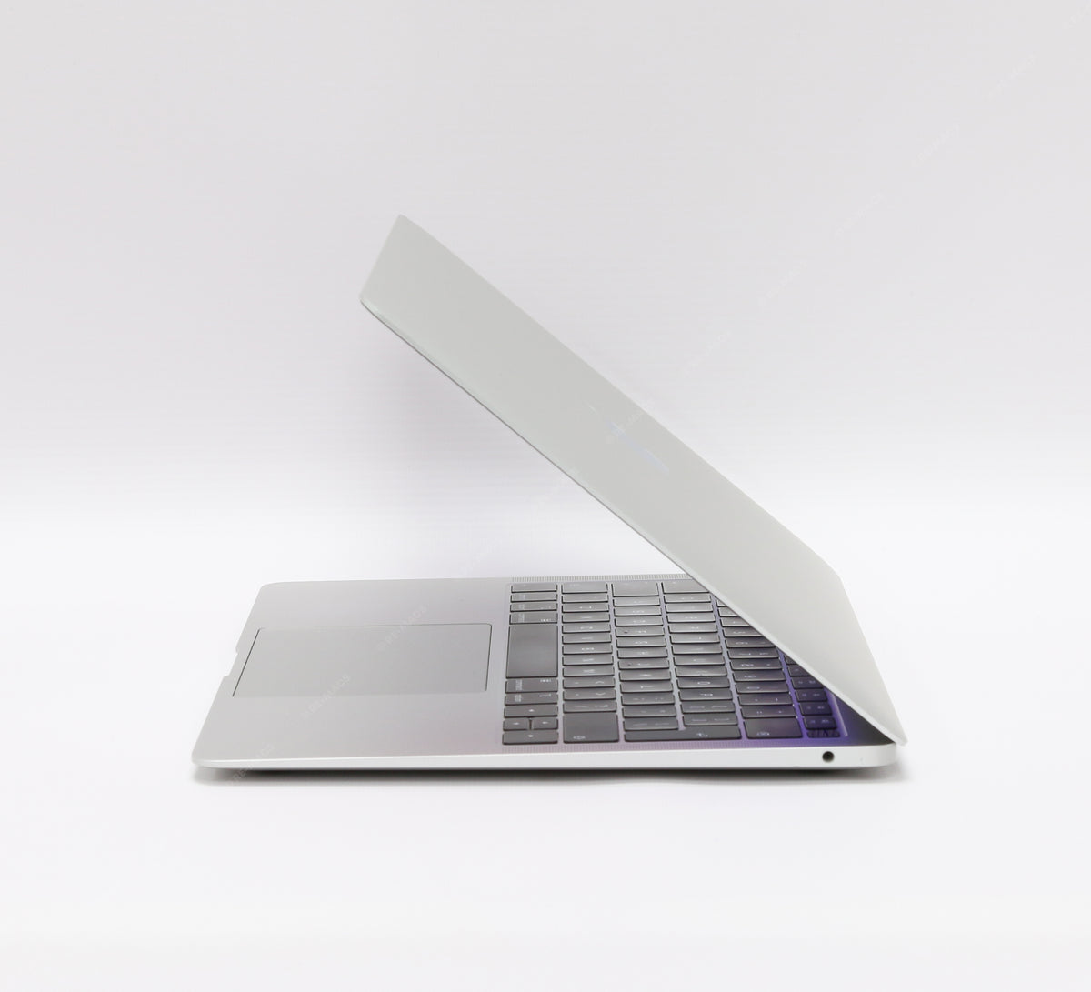 Apple Macbook Air 13" (2020) Intel Core i3 1.1GHz, 16GB RAM, 1TB SSD, Silver - macOS Sequoia Refurbished