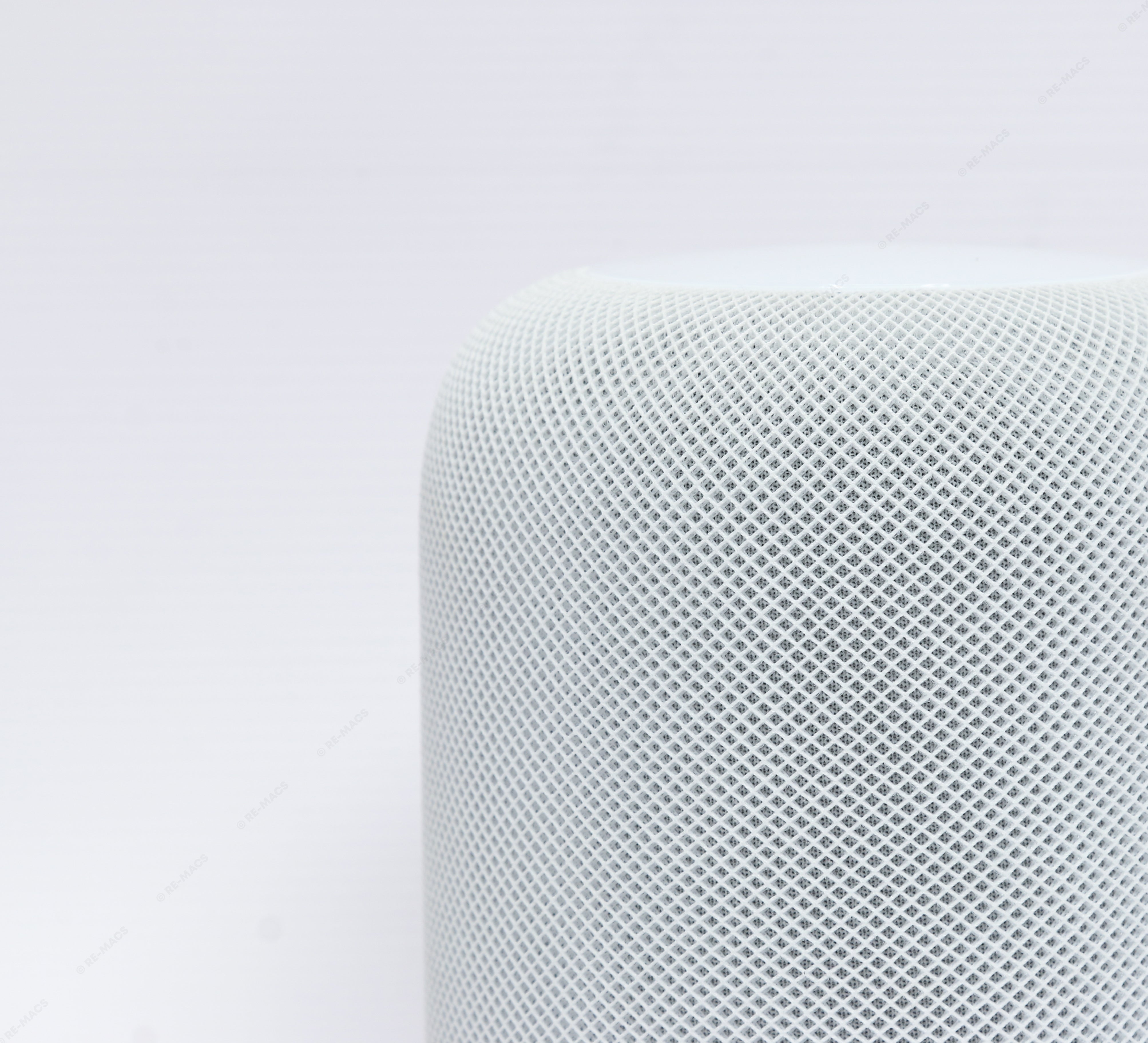 Apple HomePod Bluetooth Smart Speaker 1st Generation - White